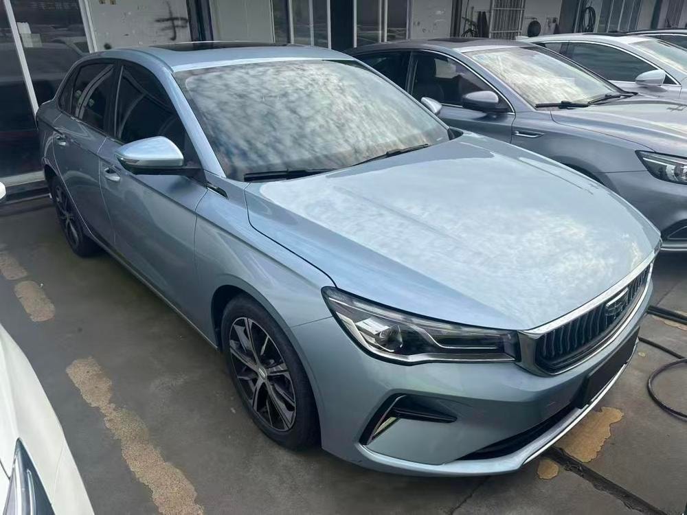 Geely Emgrand Methanol 2022 — фото автомобиля