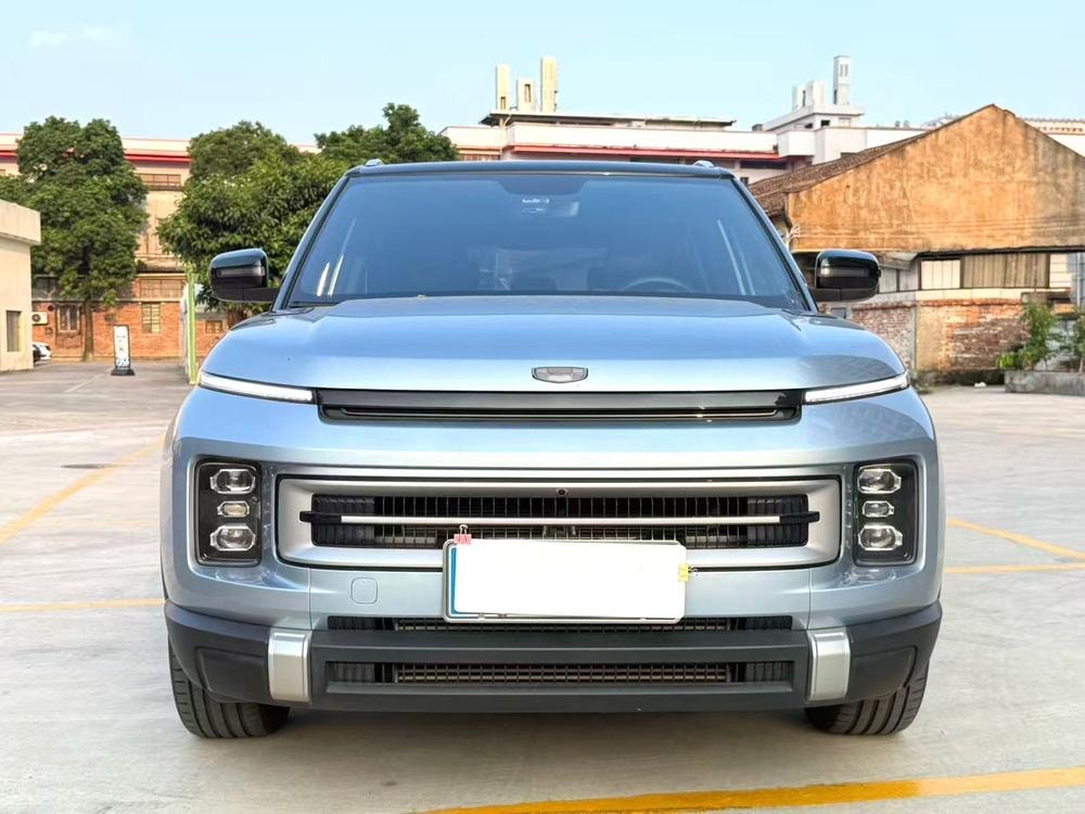 Geely ICON 2023 — фото автомобиля
