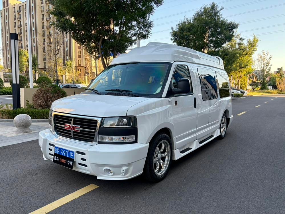 GMC Savana 2016 — фото автомобиля