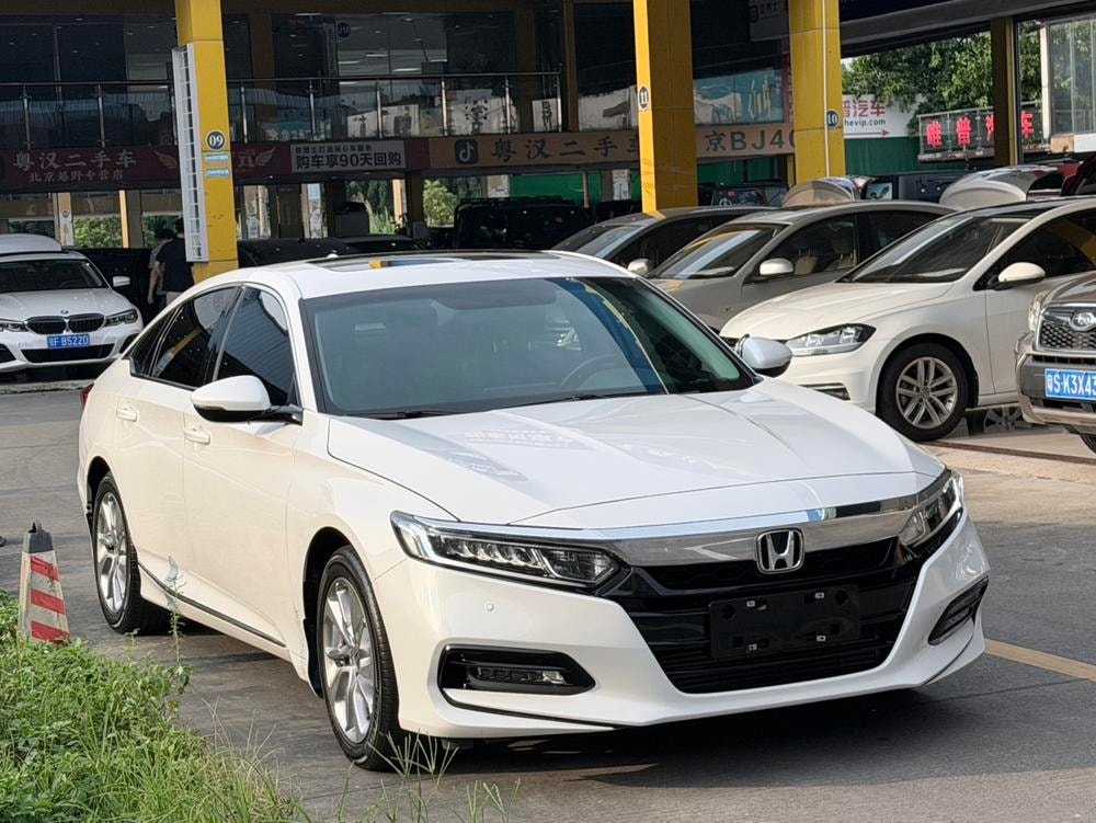 Honda Accord 2018 — фото автомобиля