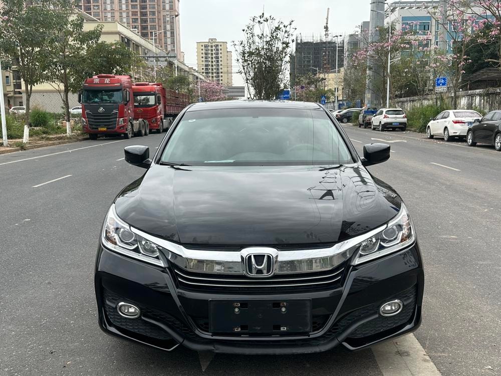 Honda Accord 2016 — фото автомобиля