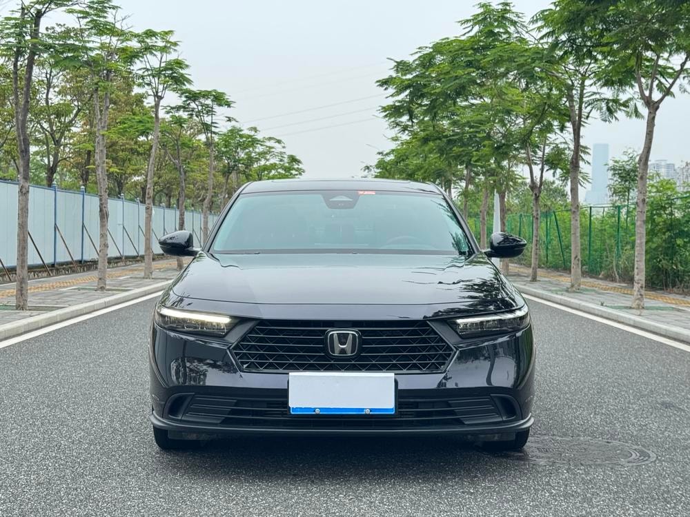 Honda Accord 2023 — фото автомобиля