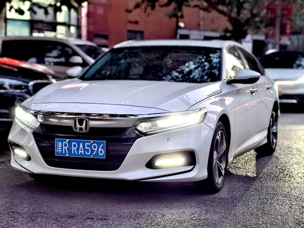 Honda Accord 2018 — фото автомобиля