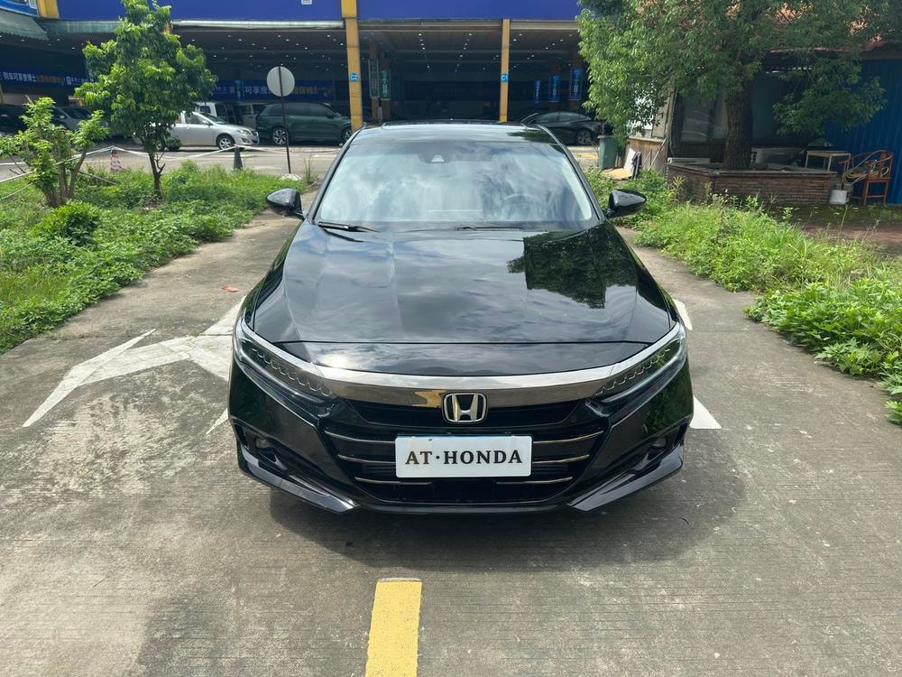 Honda Accord 2022 — фото автомобиля