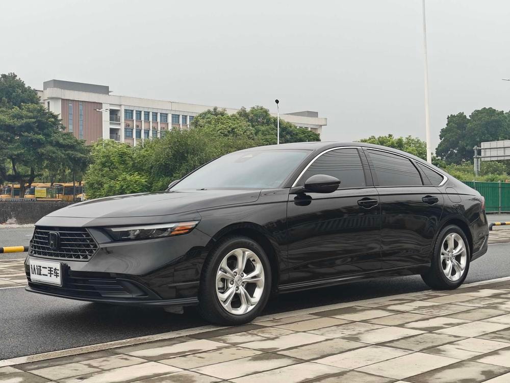 Honda Accord 2023 — фото автомобиля