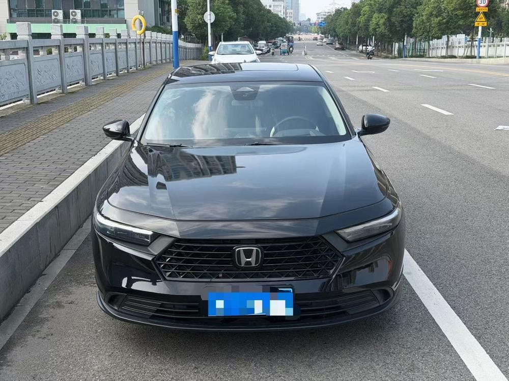 Honda Accord 2025 — фото автомобиля 1