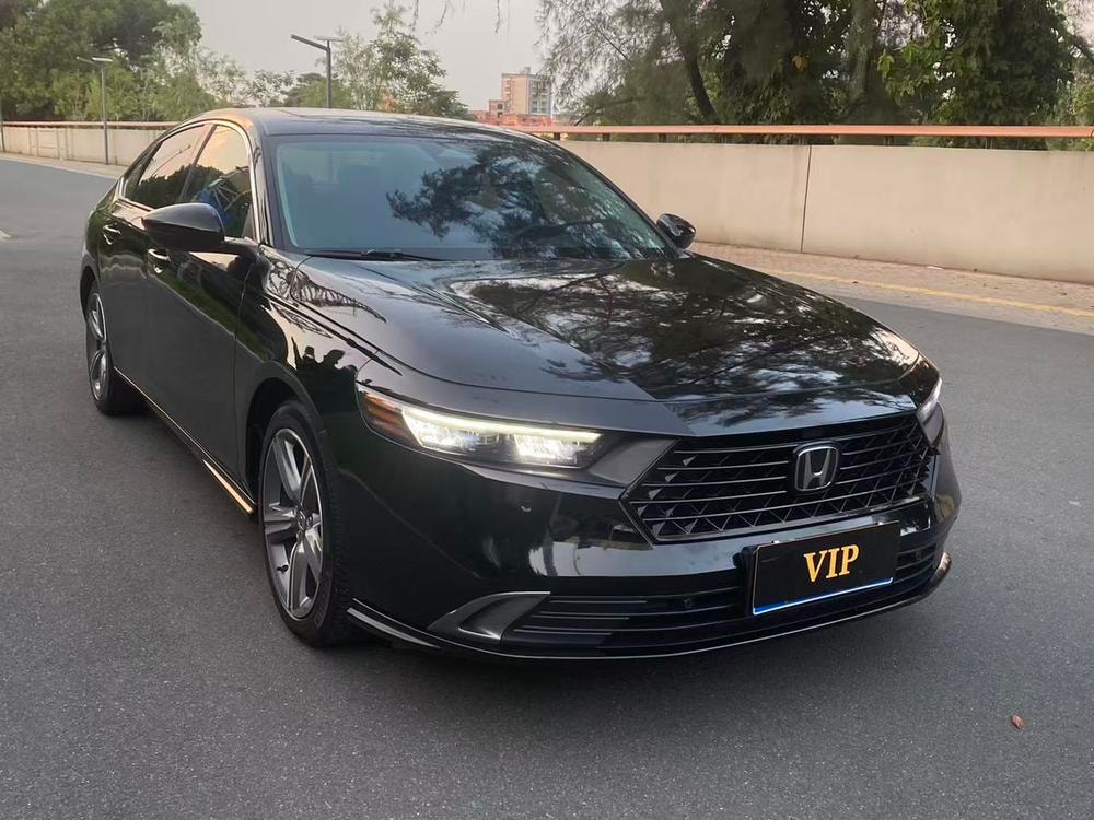 Honda Accord 2025 — фото автомобиля 1