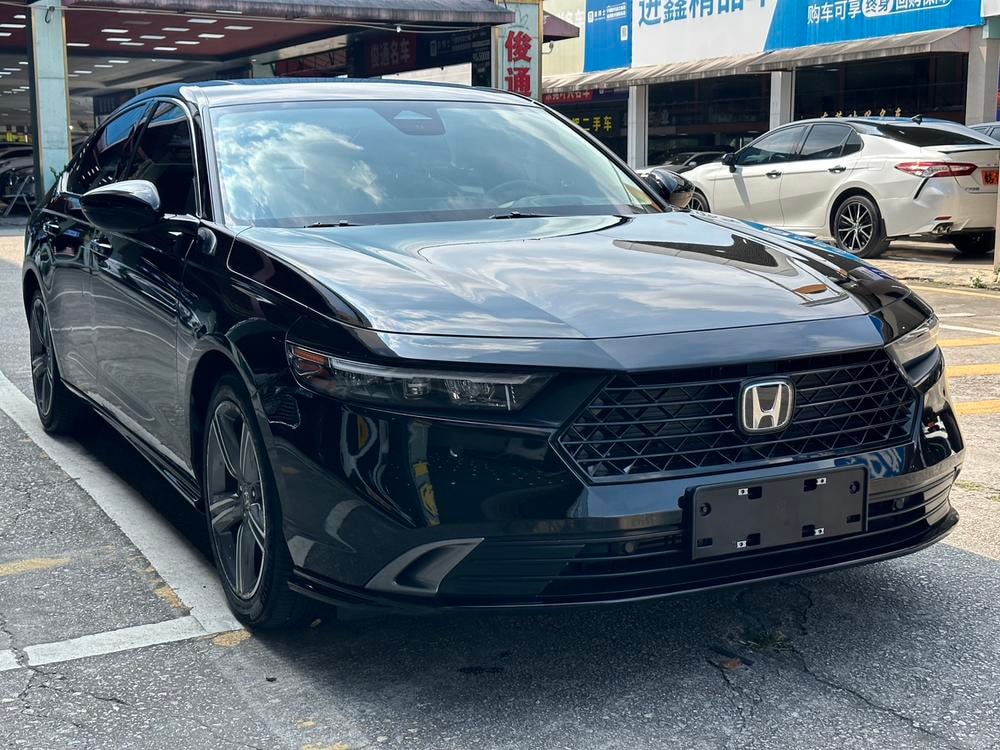 Honda Accord 2023 — фото автомобиля 1
