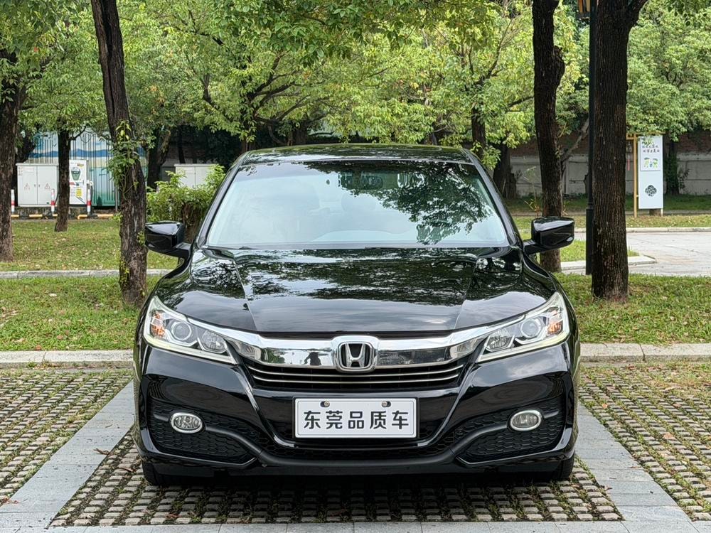 Honda Accord 2016 — фото автомобиля