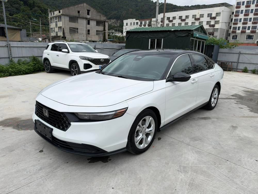 Honda Accord 2023 — фото автомобиля 1