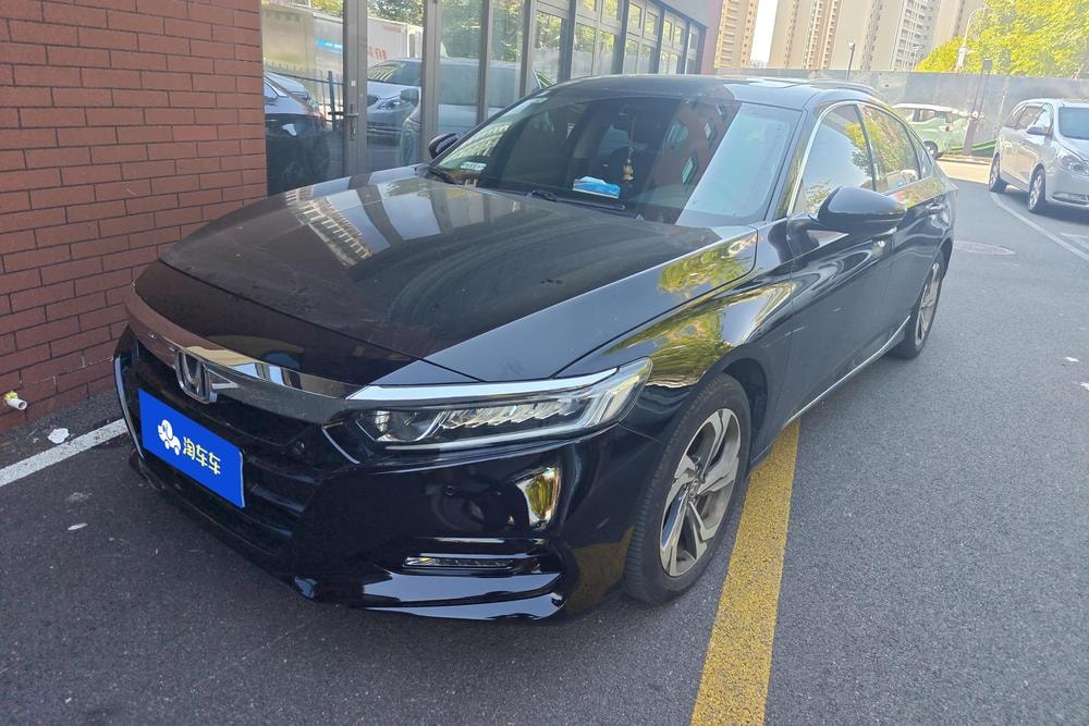 Honda Accord 2018 — фото автомобиля 1
