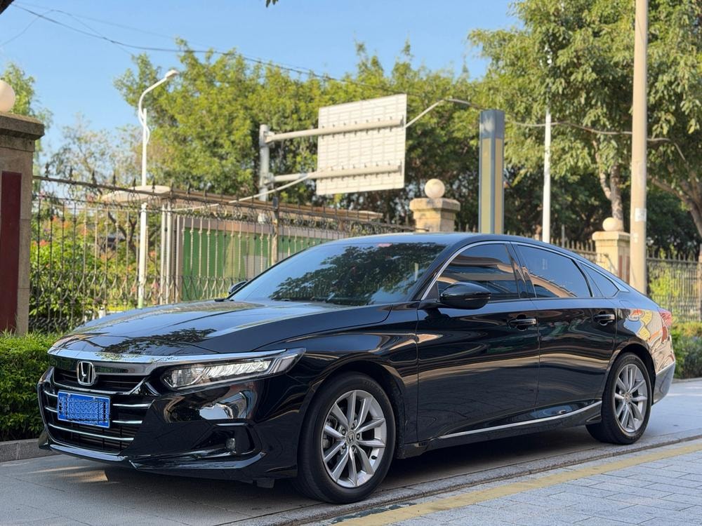 Honda Accord 2022 — фото автомобиля 1