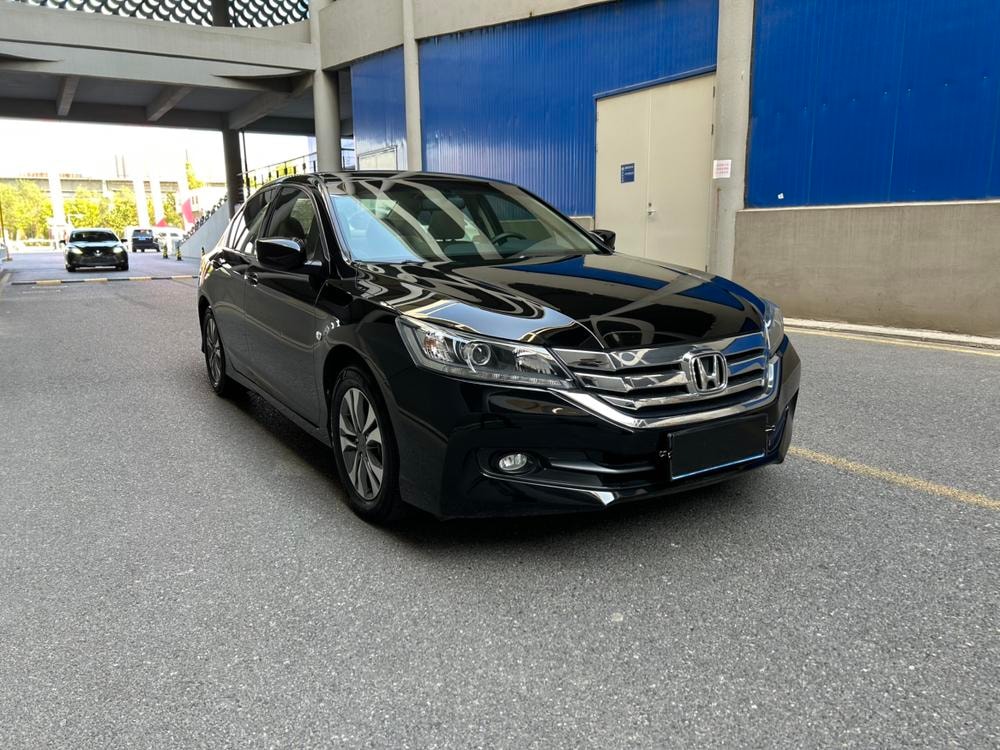 Honda Accord 2015 — фото автомобиля 1