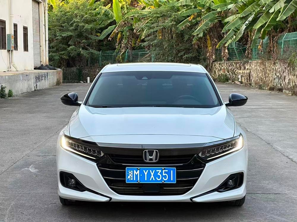 Honda Accord 2022 — фото автомобиля 1