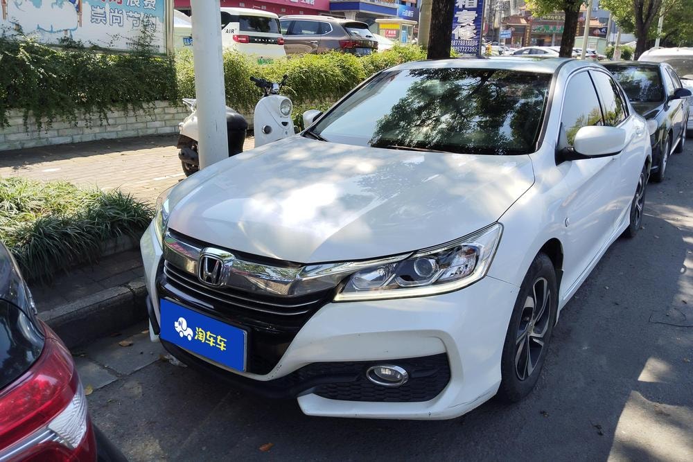 Honda Accord 2016 — фото автомобиля 1