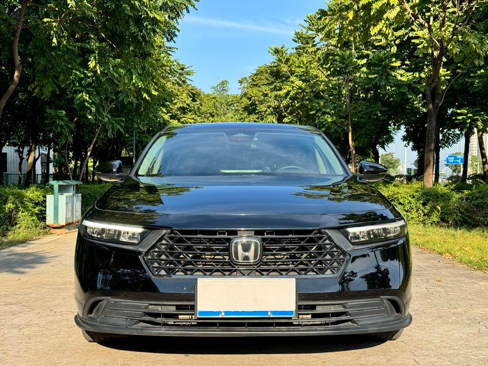 Honda Accord 2023 — фото автомобиля 1