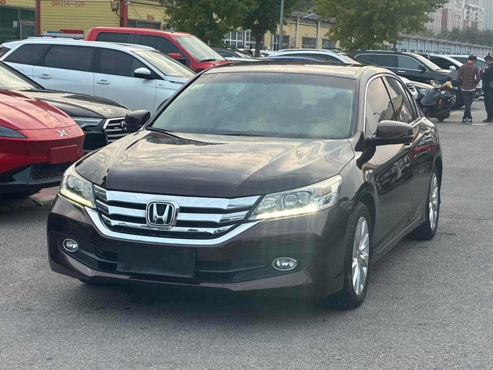Honda Accord 2014 — фото автомобиля 1