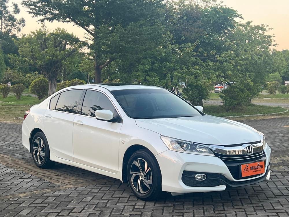 Honda Accord 2016 — фото автомобиля 1