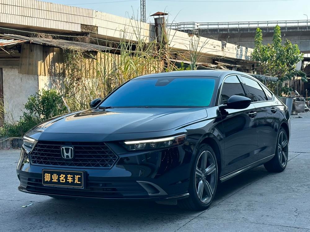 Honda Accord 2025 — фото автомобиля 1