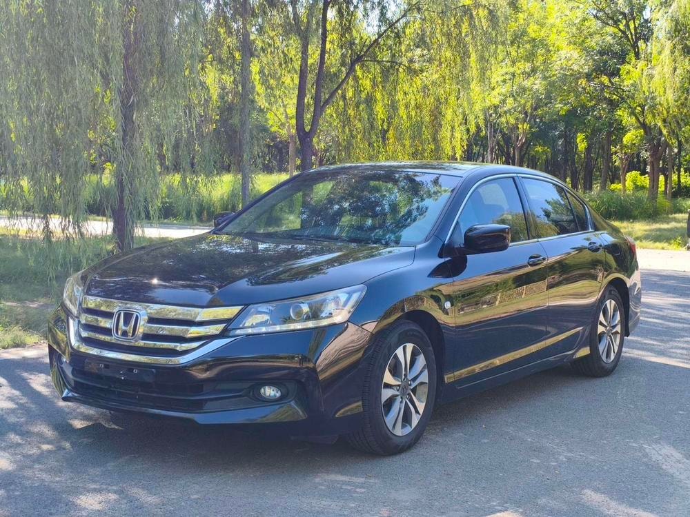 Honda Accord 2014 — фото автомобиля 1
