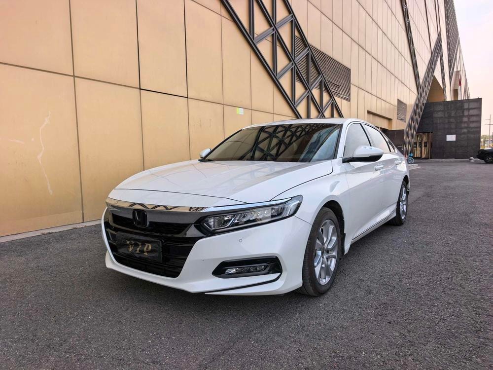 Honda Accord 2018 — фото автомобиля