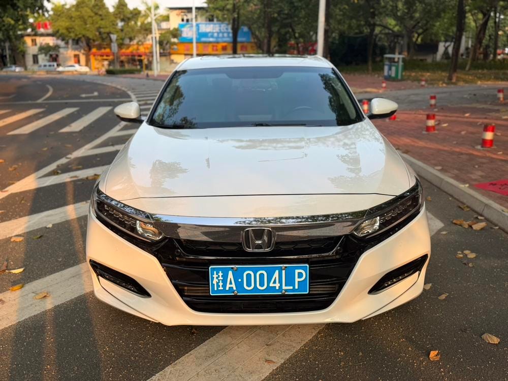 Honda Accord 2018 — фото автомобиля 1