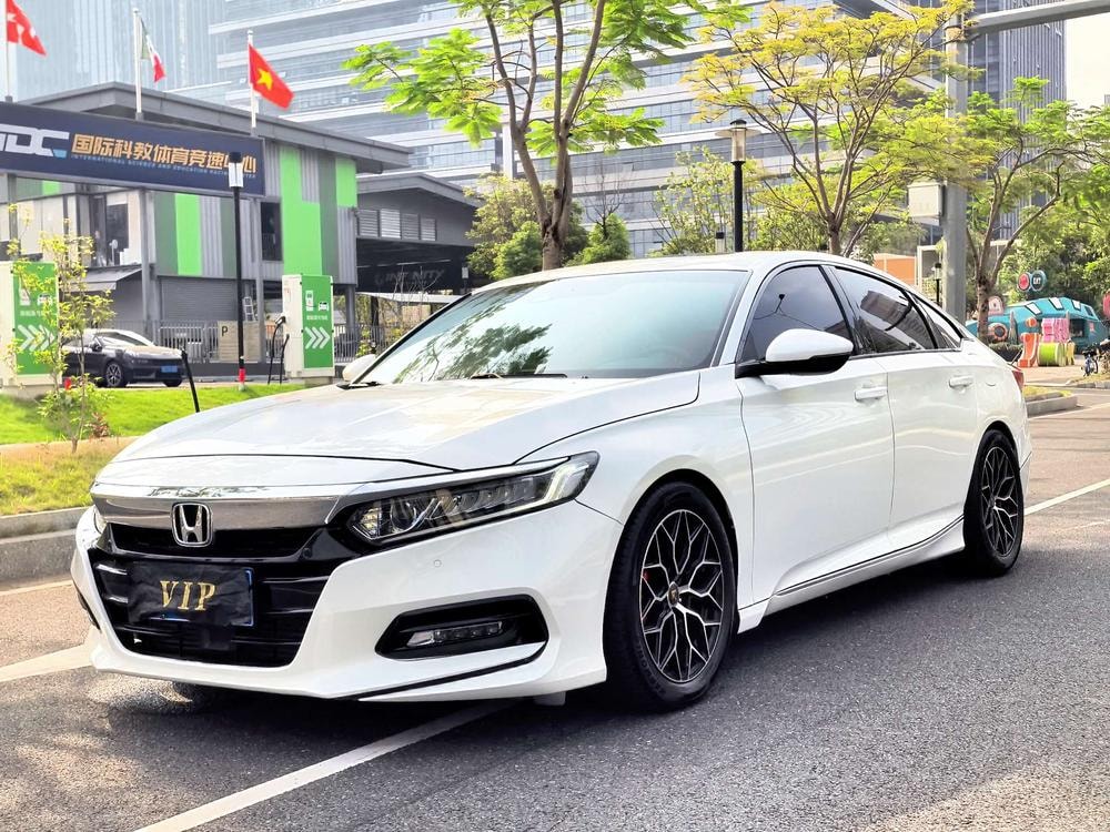 Honda Accord 2018 — фото автомобиля