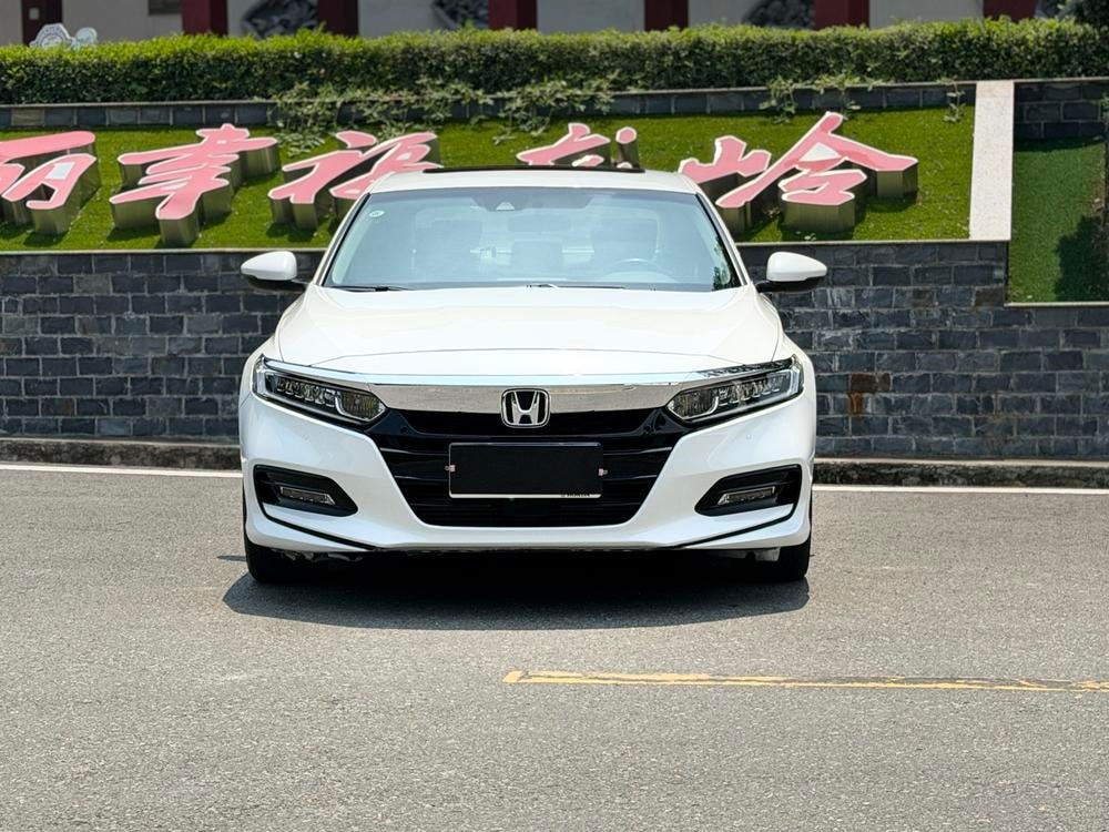 Honda Accord 2018 — фото автомобиля