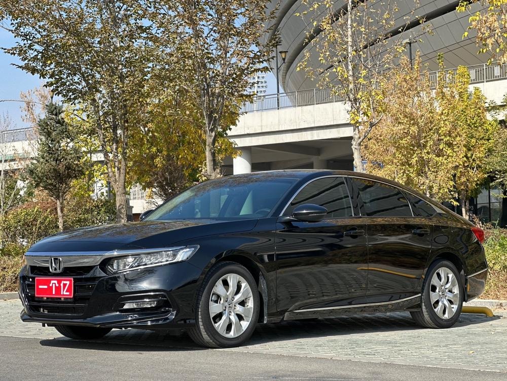 Honda Accord 2018 — фото автомобиля