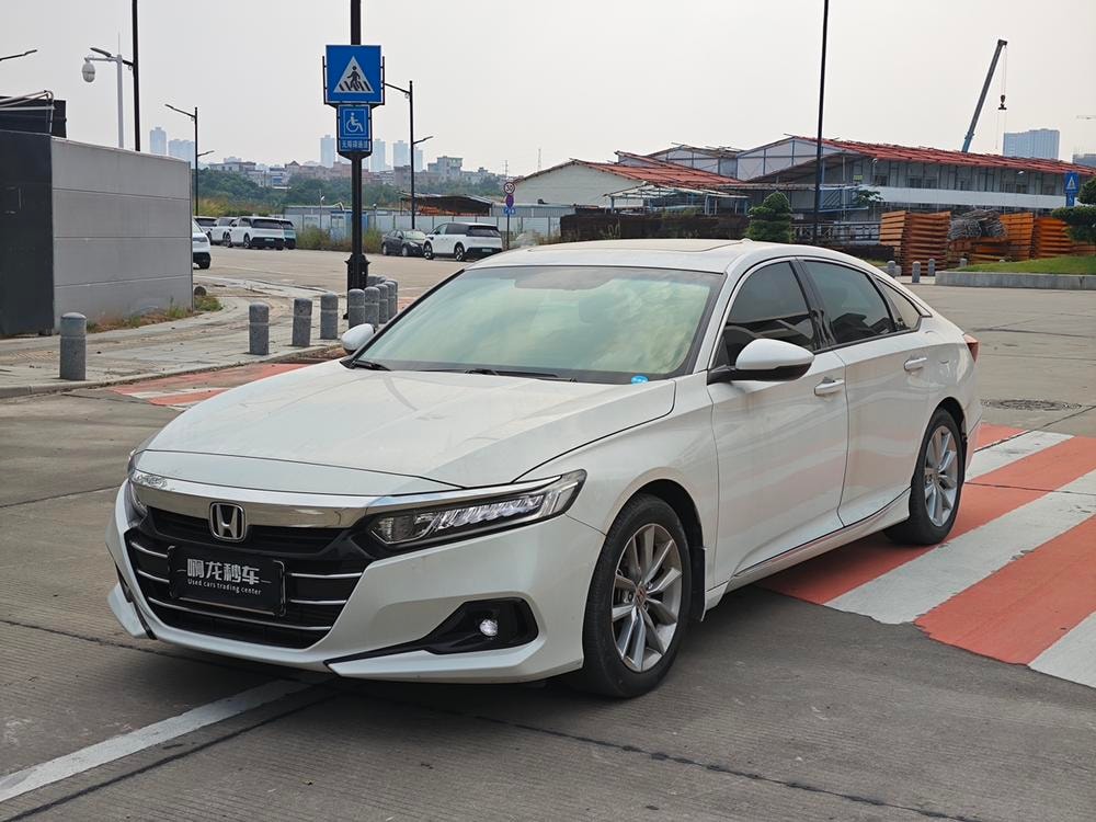 Honda Accord 2022 — фото автомобиля
