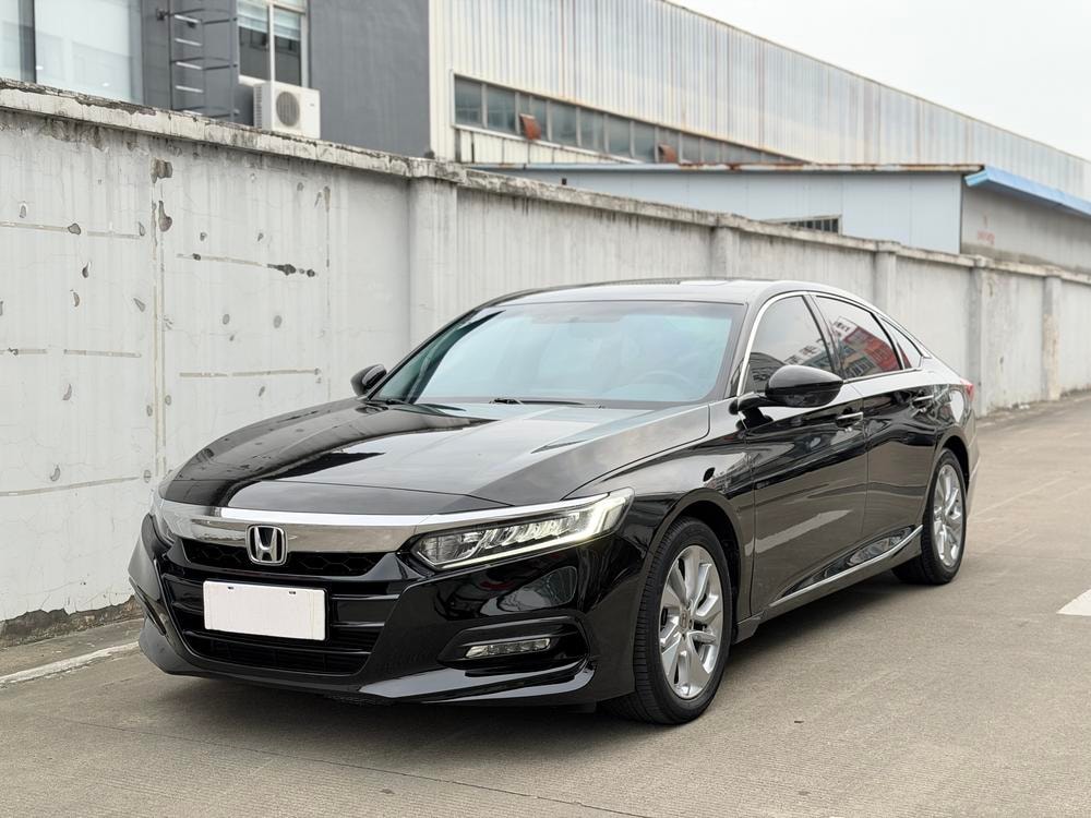 Honda Accord 2018 — фото автомобиля