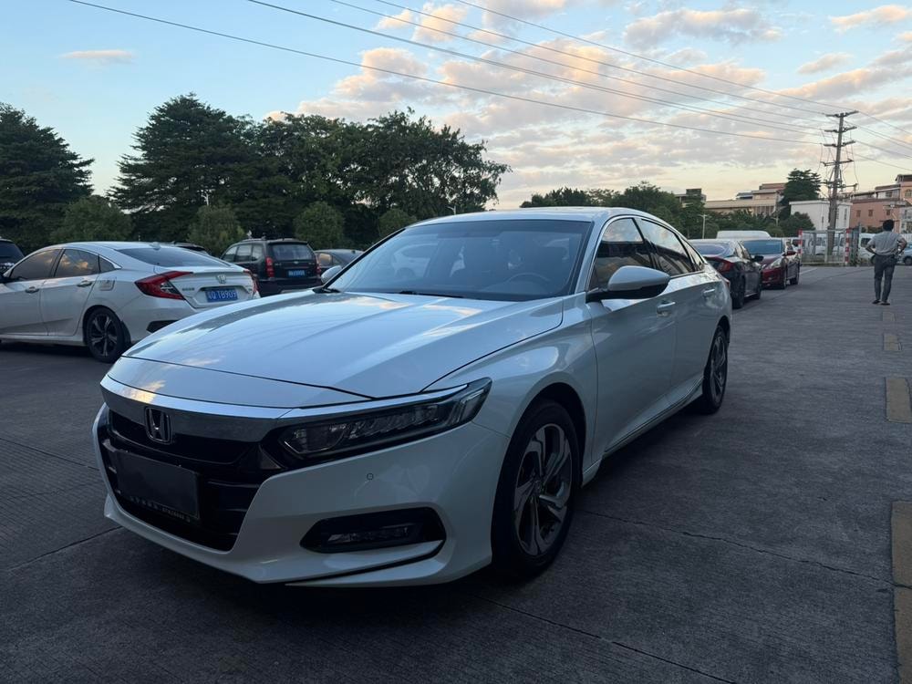 Honda Accord 2018 — фото автомобиля