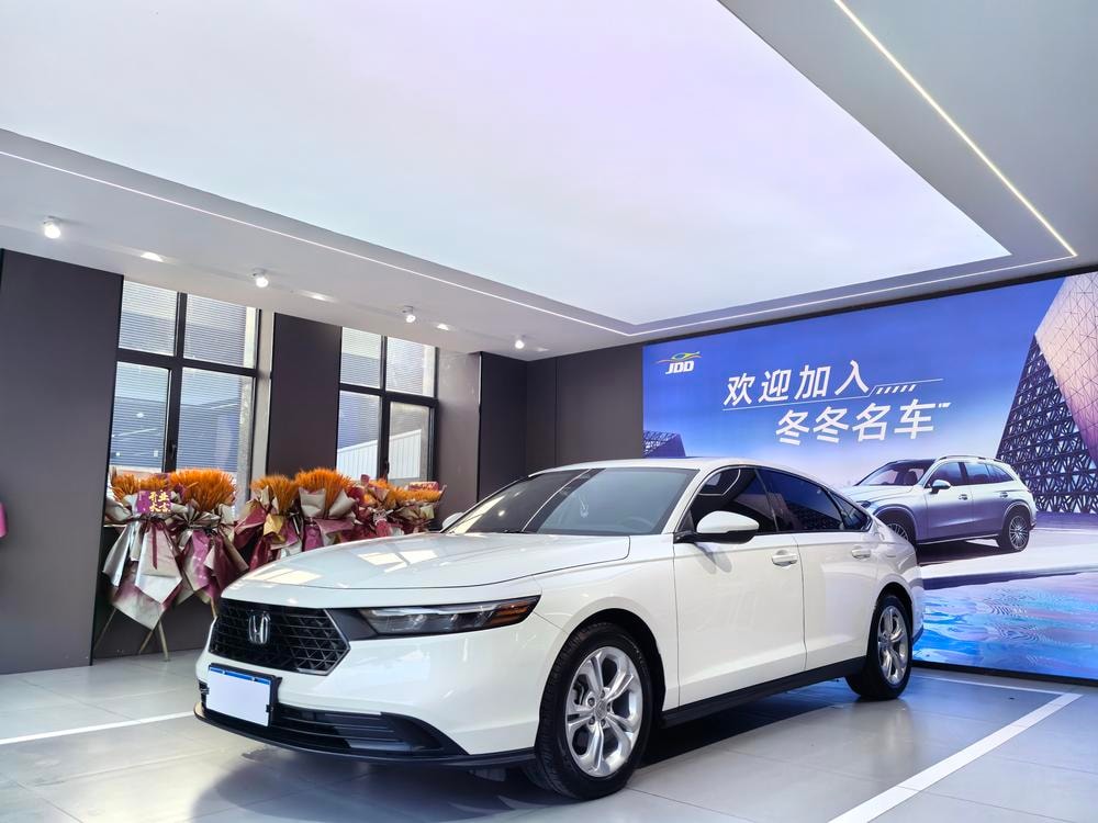 Honda Accord 2023 — фото автомобиля