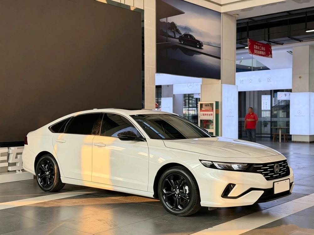 Honda Accord 2025 — фото автомобиля