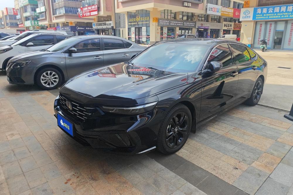 Honda Accord 2025 — фото автомобиля