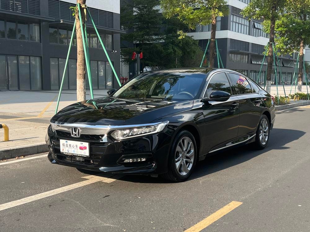 Honda Accord 2018 — фото автомобиля
