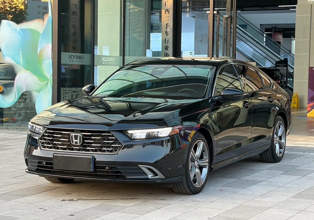 Honda Accord 2025 — фото автомобиля