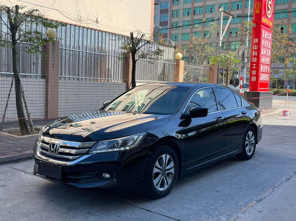 Honda Accord 2015 — фото автомобиля