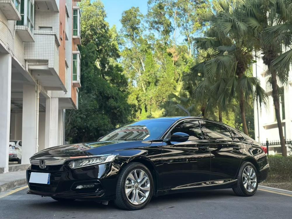Honda Accord 2018 — фото автомобиля