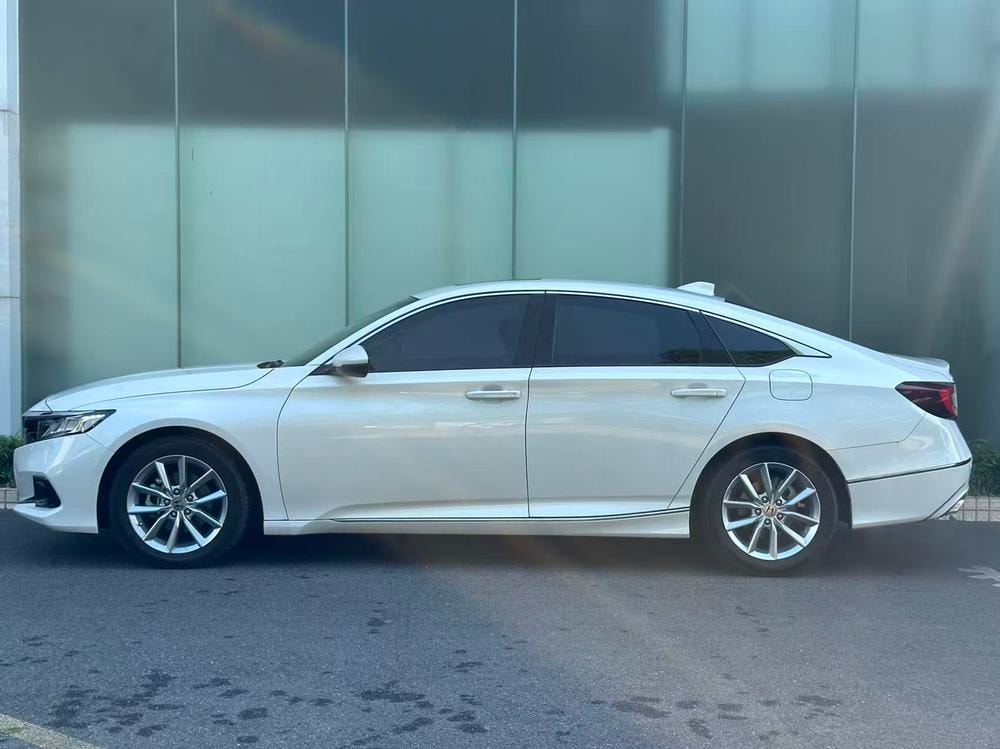 Honda Accord 2022 — фото автомобиля
