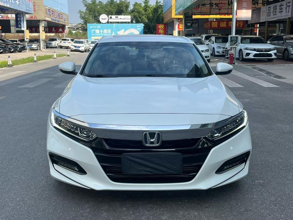Honda Accord 2018 — фото автомобиля