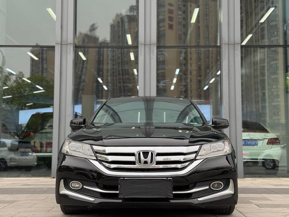 Honda Accord 2014 — фото автомобиля