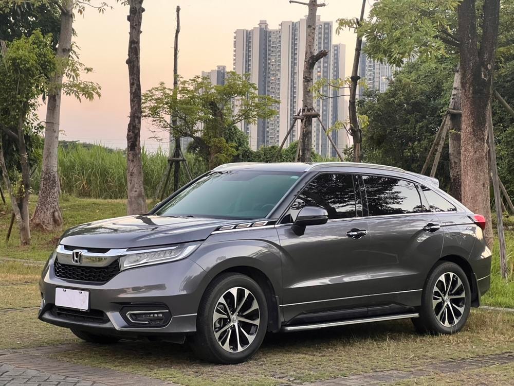 Honda Avancier 2017 — фото автомобиля 1
