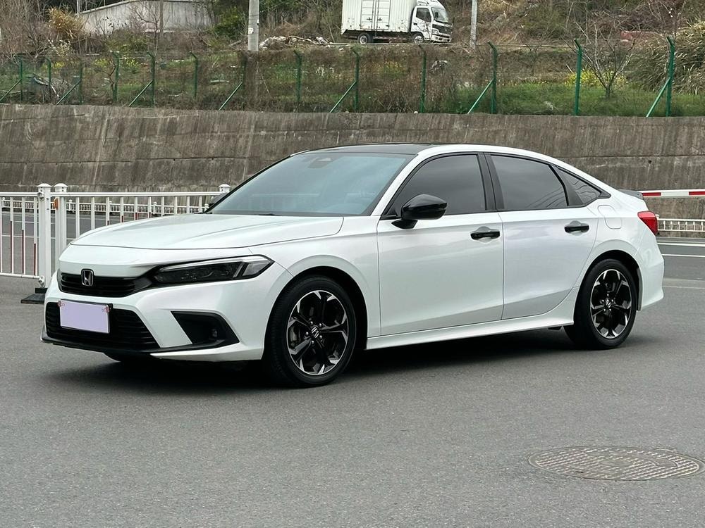 Honda Civic 2022 — фото автомобиля 1
