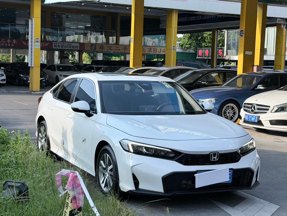 Honda Civic 2025 — фото автомобиля