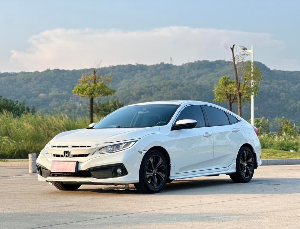 Honda Civic 2019 — фото автомобиля