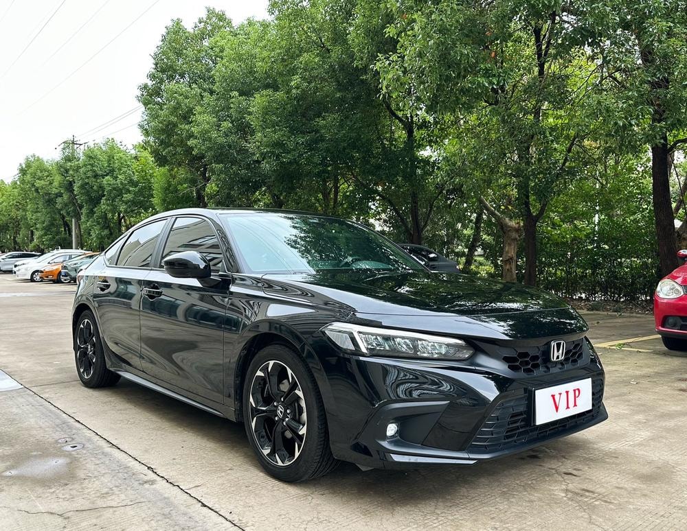 Honda Civic 2023 — фото автомобиля 1