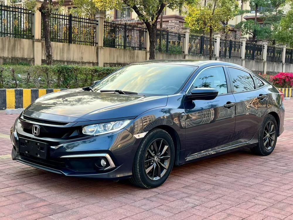 Honda Civic 2019 — фото автомобиля 1