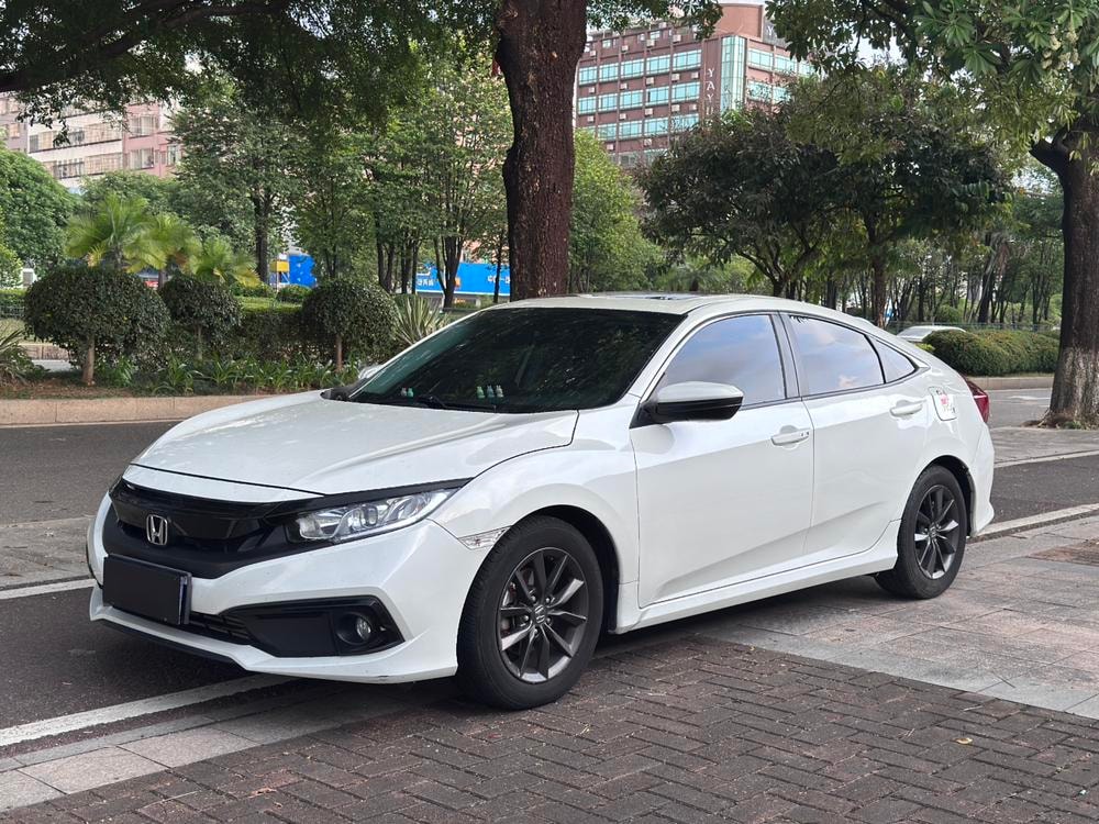 Honda Civic 2019 — фото автомобиля