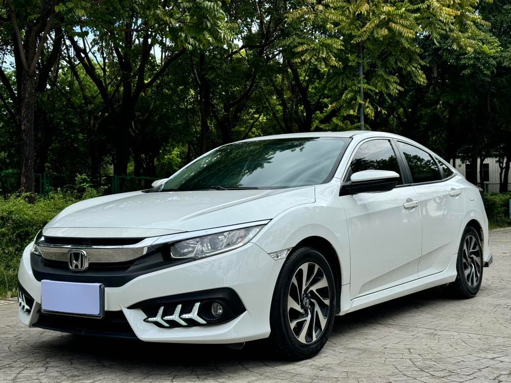 Honda Civic 2016 — фото автомобиля 1